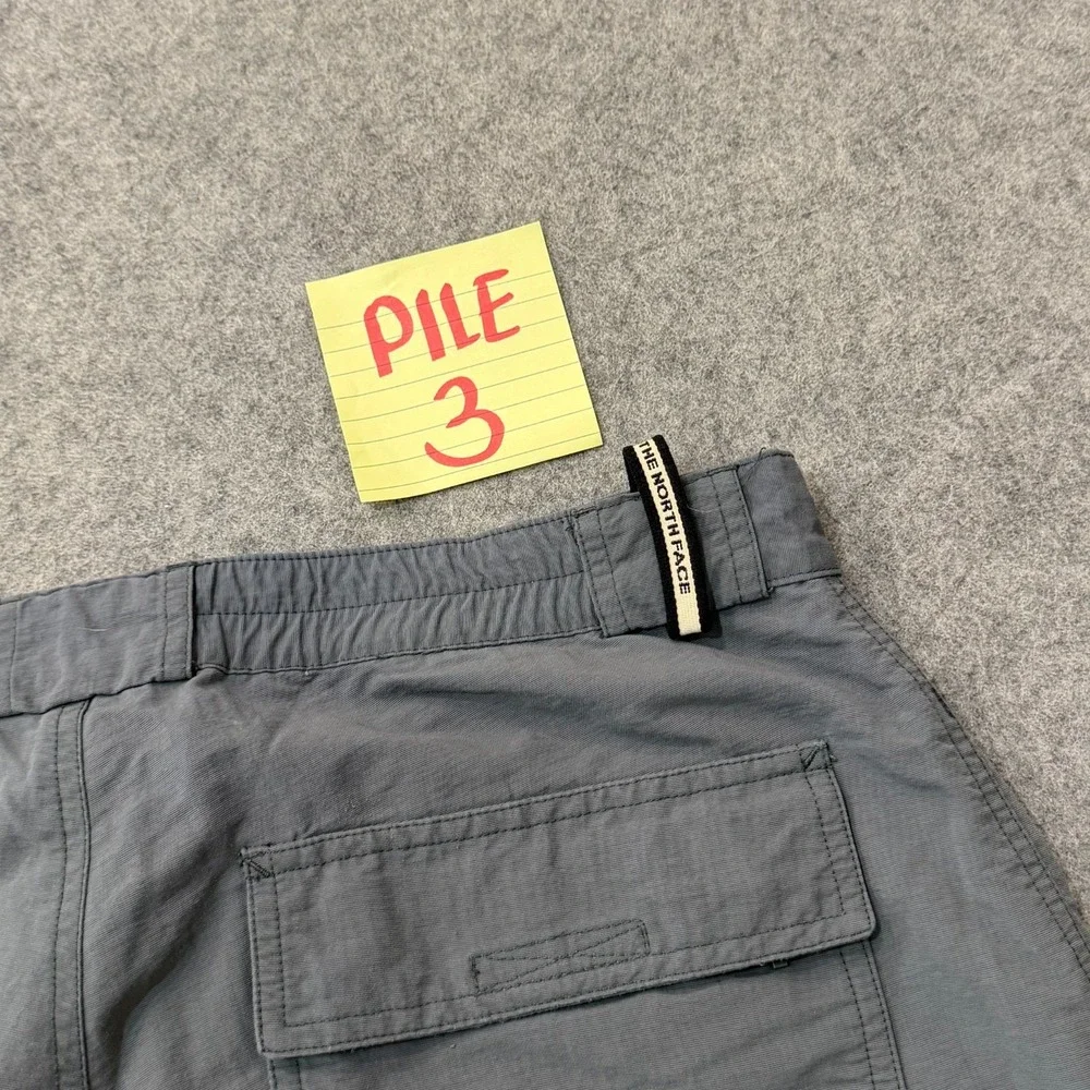 The North Face Vintage Gray Convertible Zip-Off Hiking Pants Men's Size Medium